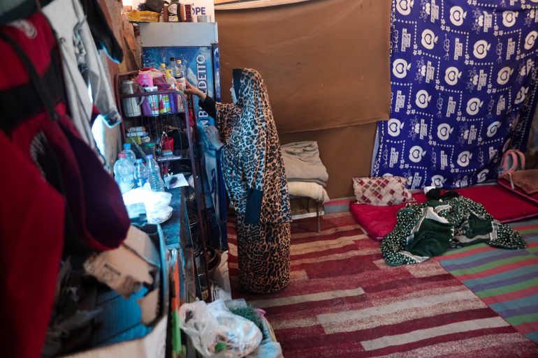 During the famine, Sana’a’s greatest wish was to provide a loaf of bread for her seven children, amid a six-month-long blockade that prevented food and goods from entering [Abdelhakim Abu Riash/Al Jazeera]