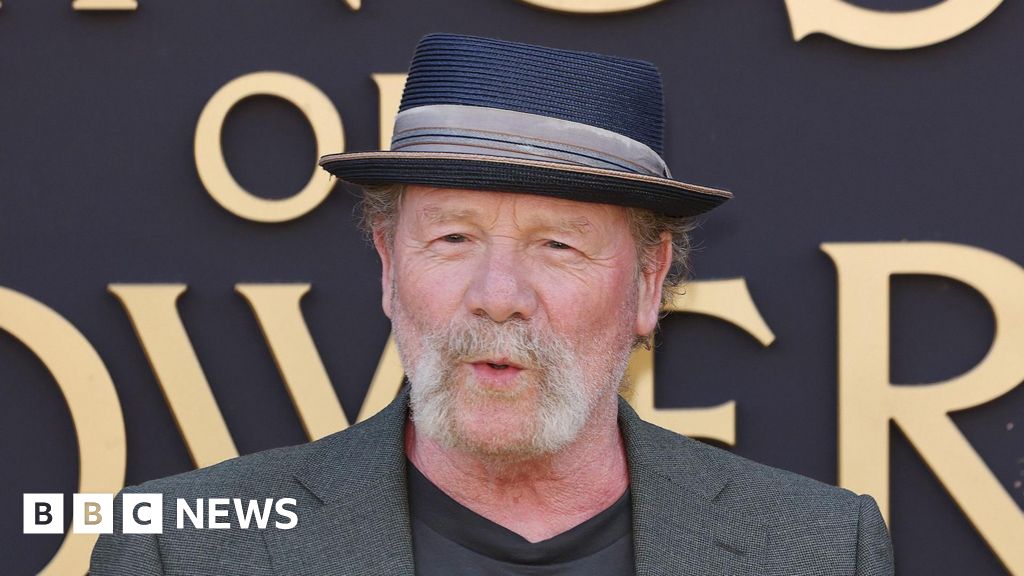 Actor Peter Mullan attacked after trying to stop assault