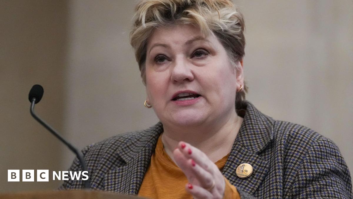 Dame Emily Thornberry speaks into a microphone.