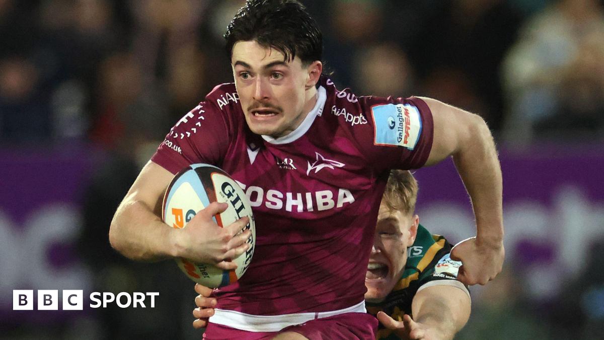 Raffi Quirke in action for Sale Sharks