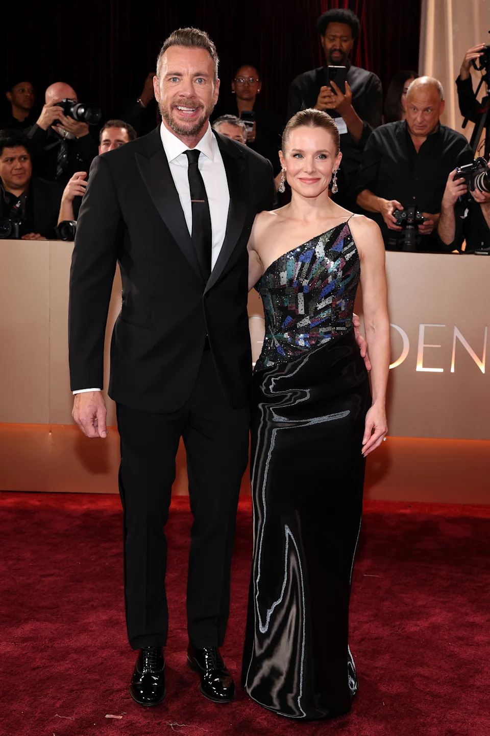 BEVERLY HILLS, CALIFORNIA - JANUARY 11: (FOR EDITORIAL USE ONLY) (L-R) Dax Shepard and Kristen Bell attend the 83rd Annual Golden Globe Awards at The Beverly Hilton on January 11, 2026 in Beverly Hills, California. (Photo by Amy Sussman/Getty Images)