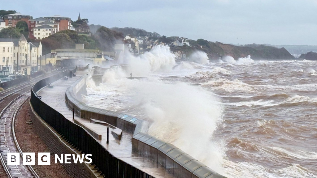 Trains cancelled in black alert over storm threat