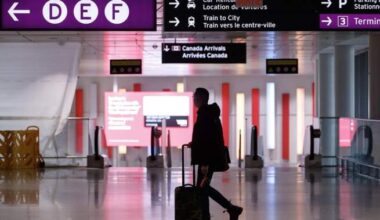 Intense cold forces flight delays, cancellations at Canadian airports - National