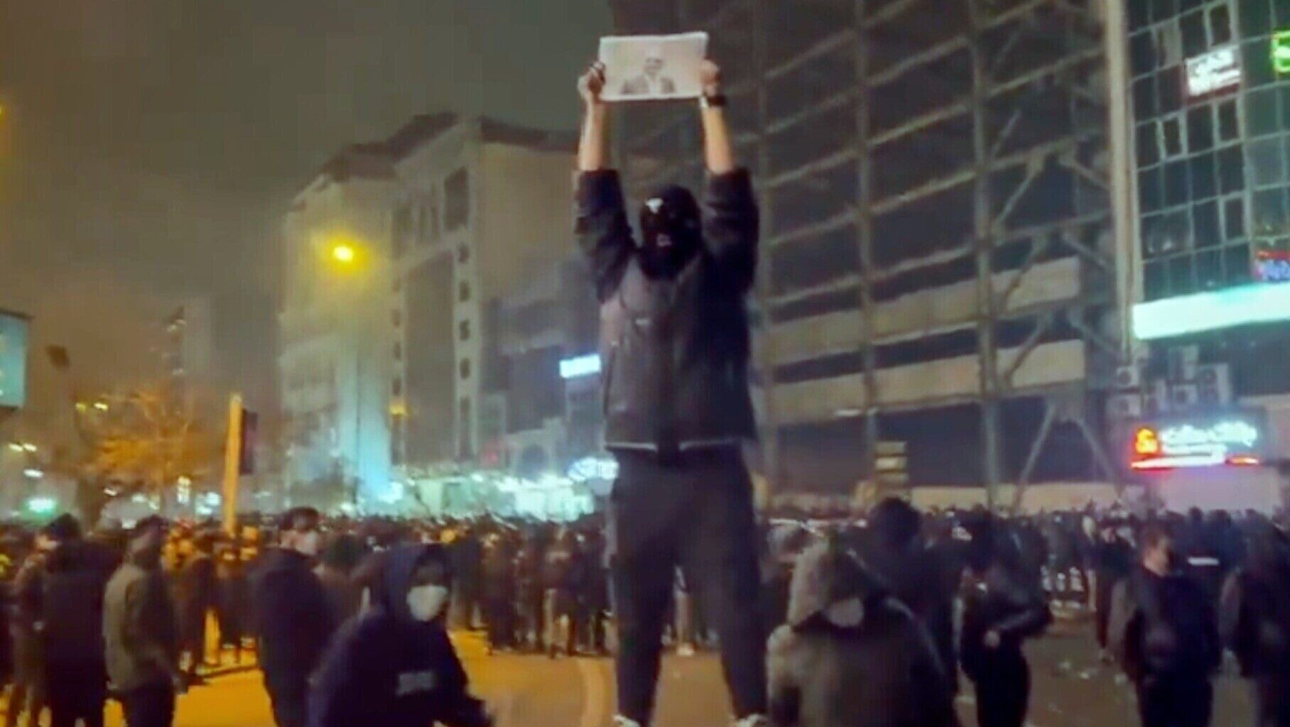 Tehran doctors say security forces intentionally firing at protesters' eyes, heads