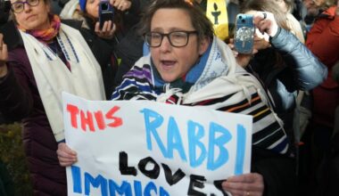 Minneapolis' icy ICE rally sees 100 clergy arrested as thousands protest 'federal occupation'