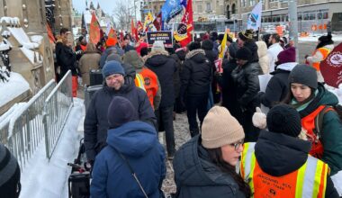 Federal government keeping Canadians ‘in the dark’ on possible cuts to public service: PSAC - CTV News