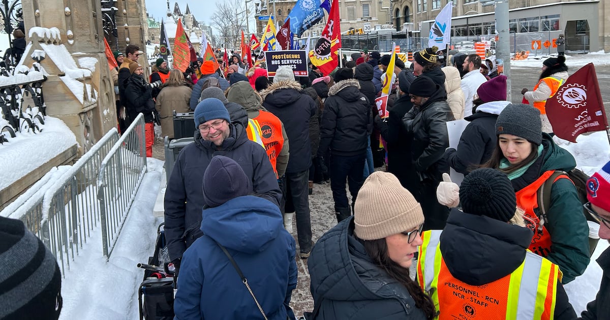Federal government keeping Canadians ‘in the dark’ on possible cuts to public service: PSAC - CTV News