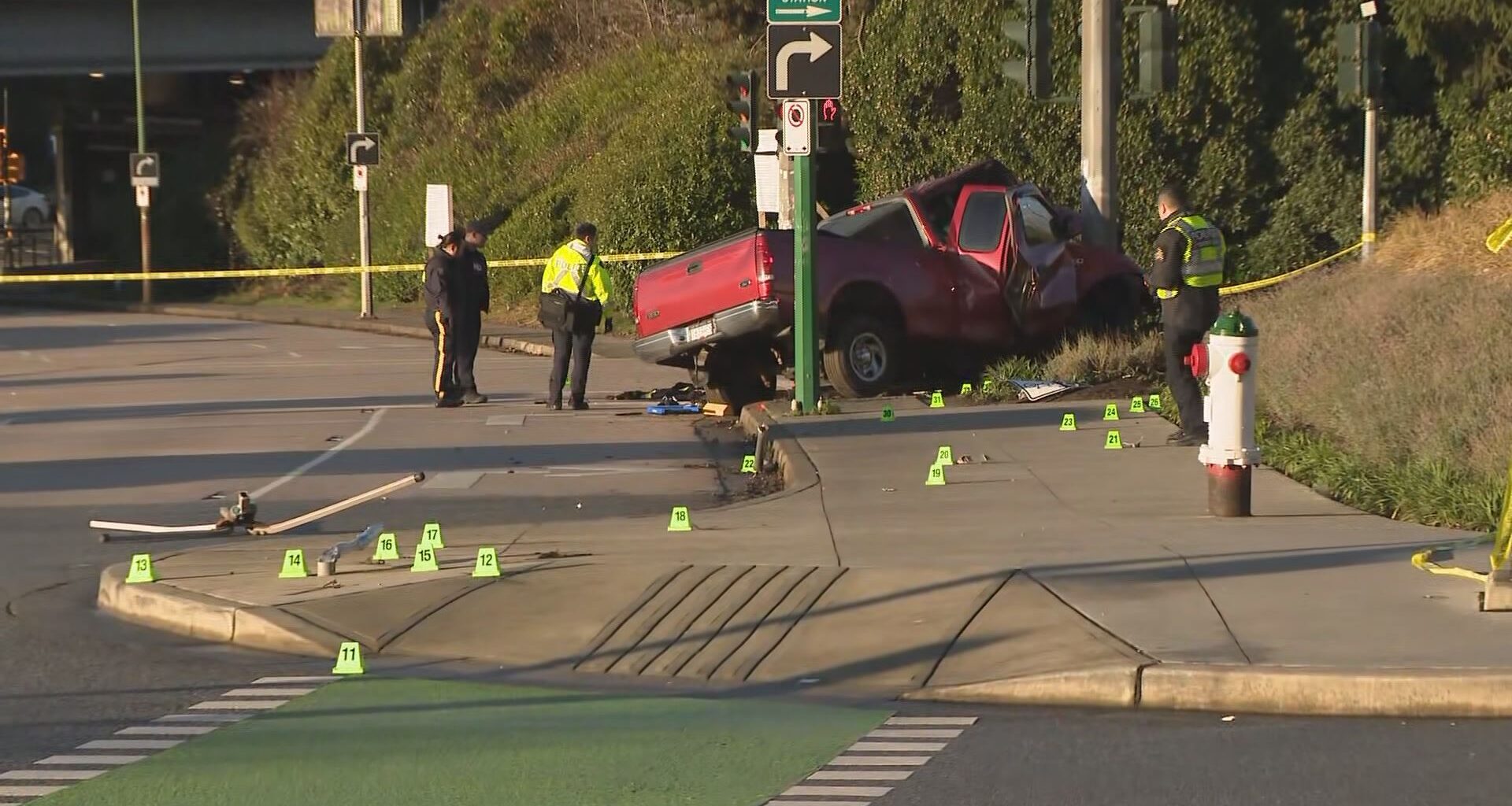 Man dead after early-morning crash in Burnaby