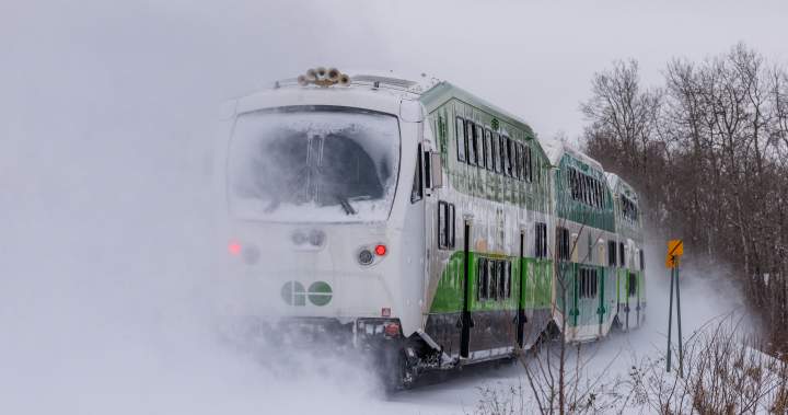 Some Ontario civil servants told to get to office in snowstorm or take vacation day