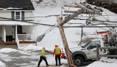 A crew from northern Illinois works to restore power at Broad Street and Warren Avenue in Malvern in February 2014 after a storm set a Peco record for outages. Outages are a threat this weekend.