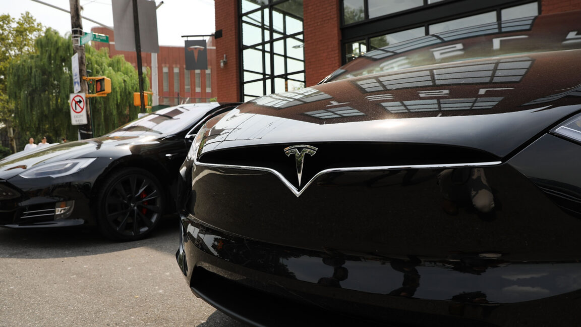 NEW YORK, NY - AUGUST 27: Tesla vehicles stand outside of a Brooklyn showroom and service center on August 27, 2018 in New York City.