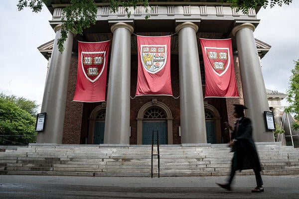 Ackman Backs Harvard Prof Accused of Research Misconduct