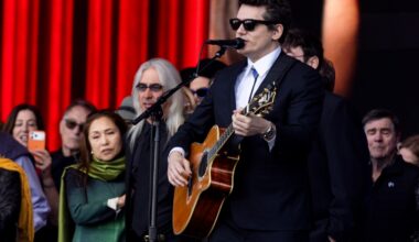 See John Mayer Perform Emotional 'Ripple' at Bob Weir's Public Memorial