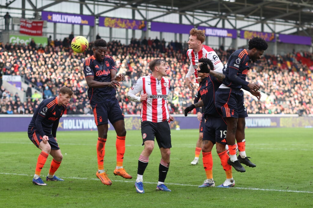 Nottingham Forest defend a corner vs Brentford