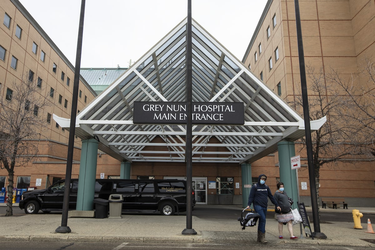 Preventable deaths, ‘near-misses’ caused by overcrowding in Alberta emergency rooms, documents show