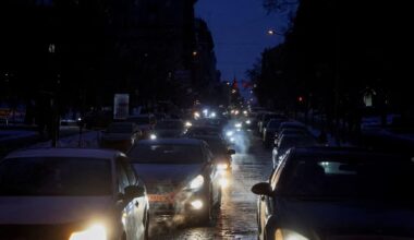 Ukrainians face tough weeks as Russia targets power sector during freeze