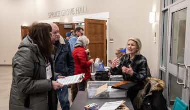 Hundreds line up near Edmonton to endorse referendum on Alberta leaving Canada - CTV News