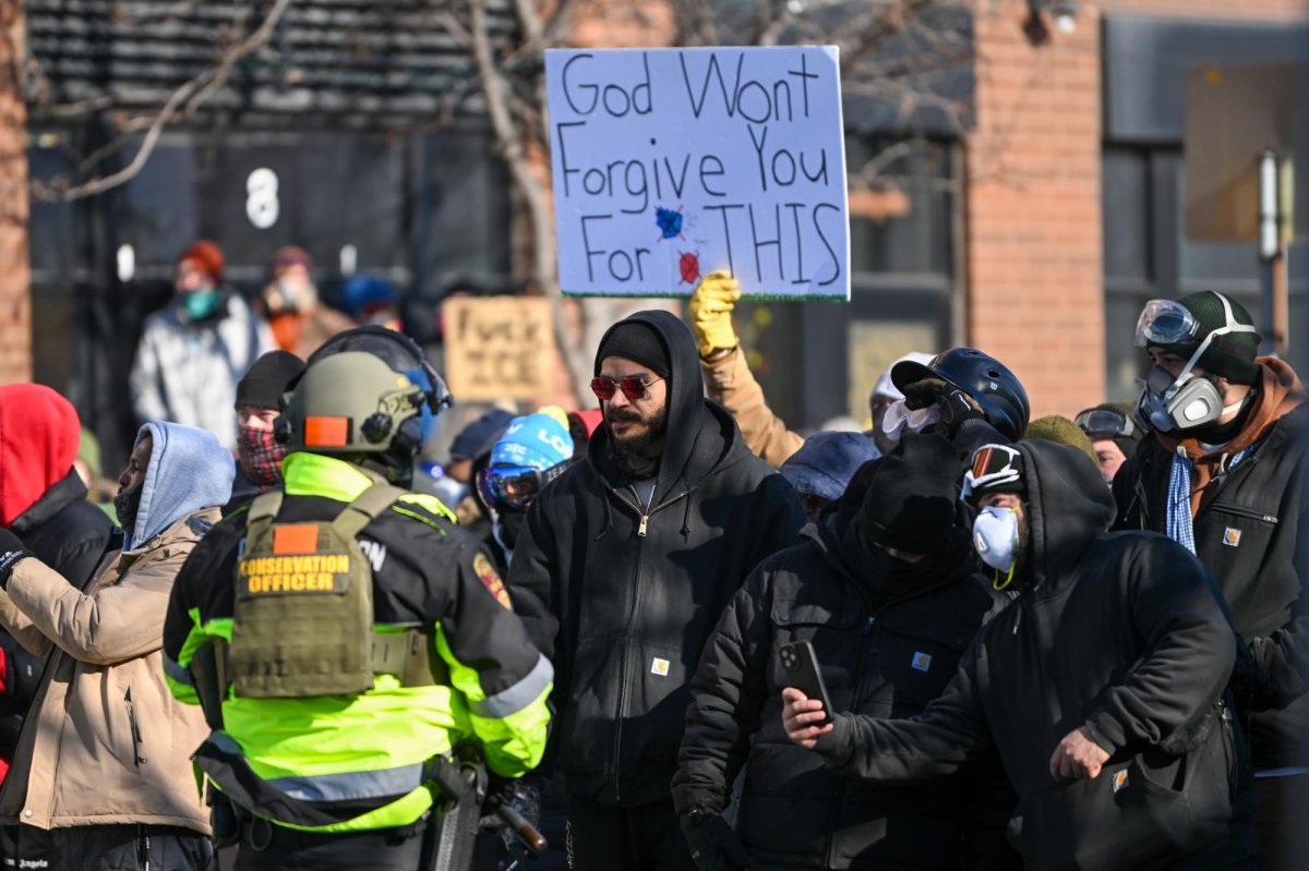 Over 60 Minnesota CEOs call for 'immediate deescalation' in the state