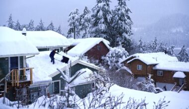 Juneau updates its avalanche messaging as snowstorm smashes local records