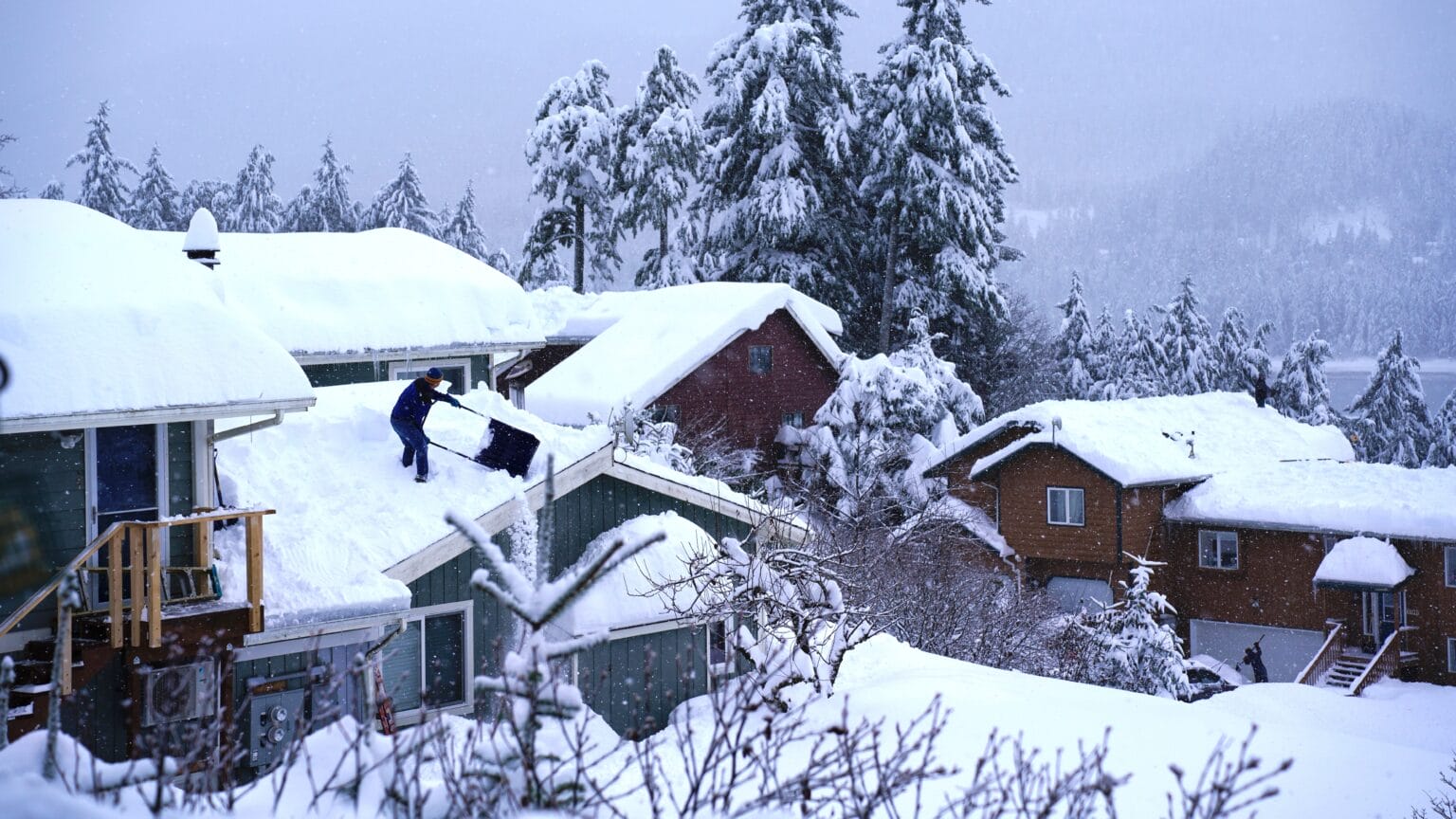 Juneau updates its avalanche messaging as snowstorm smashes local records