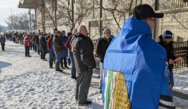 Calgary sees lineups of Albertans to sign petition on separation - CTV News