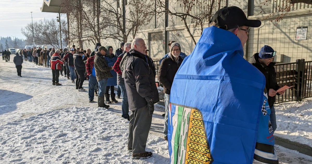 Calgary sees lineups of Albertans to sign petition on separation - CTV News