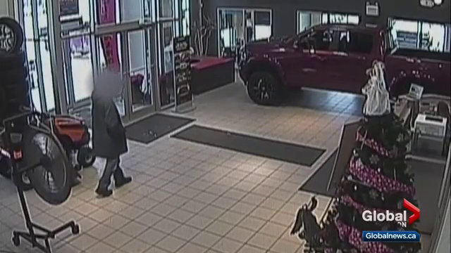 Click to play video: 'Vehicle dealership northeast of Edmonton warning others about alleged fraud attempt'