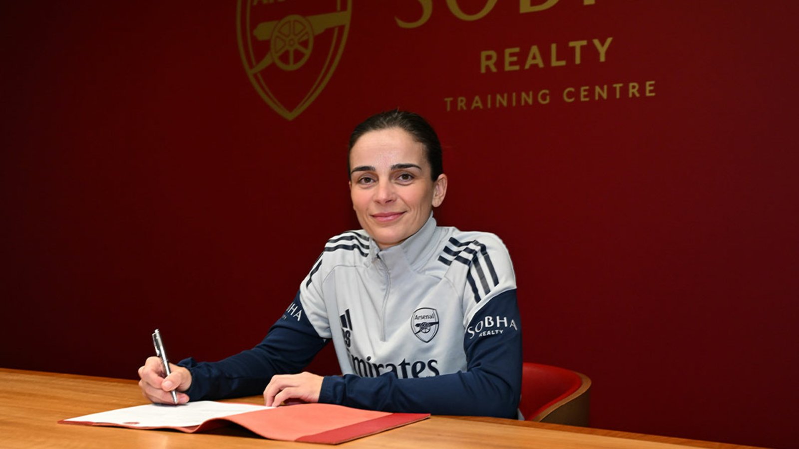 Renée speaks after signing her contract extension | Interview | News