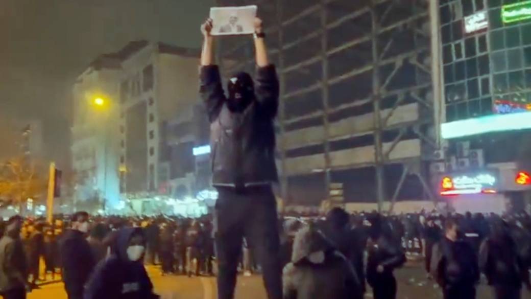 Click to play video: 'Iran protesters face serious consequences trying to topple regime'