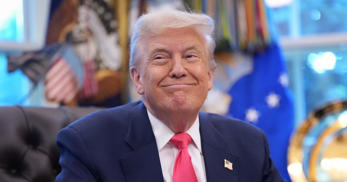 Trump Hands First Sale of Swiped Oil to His Megadonor’s Company