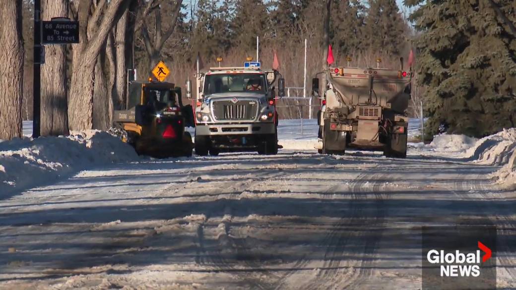 Click to play video: 'Lots of Edmonton drivers stuck in the snow as residential blading continues'