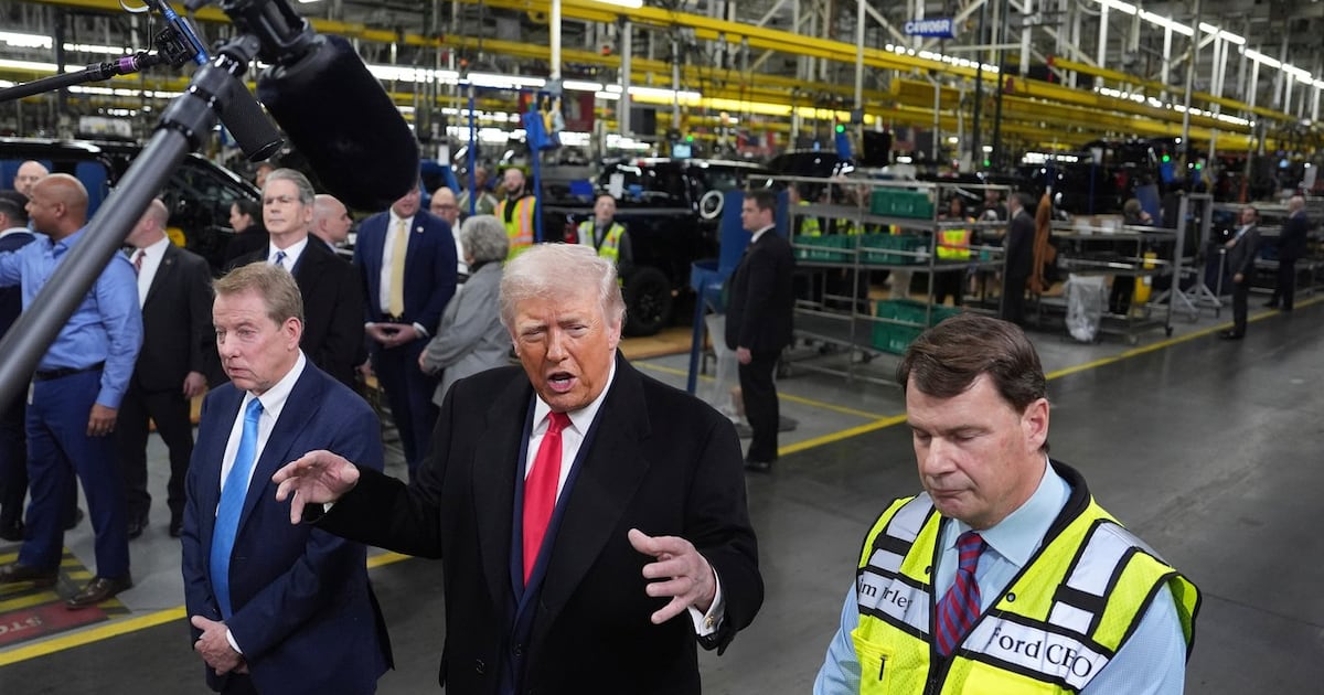 Trump flips off antagonizing worker at Ford plant in Michigan - CTV News
