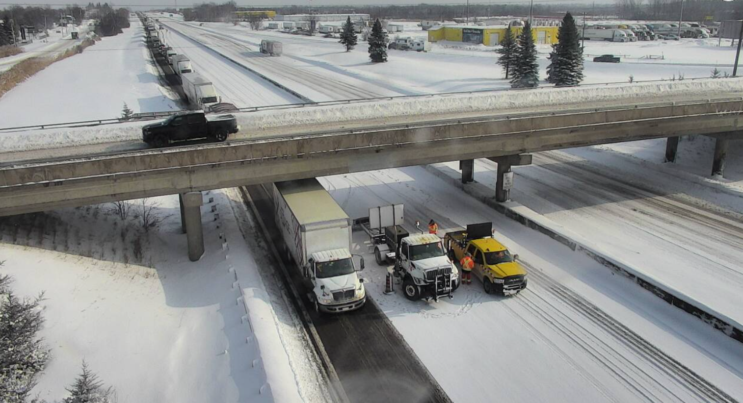 50 vehicles involved in crashes as Hwy. 401 comes to standstill