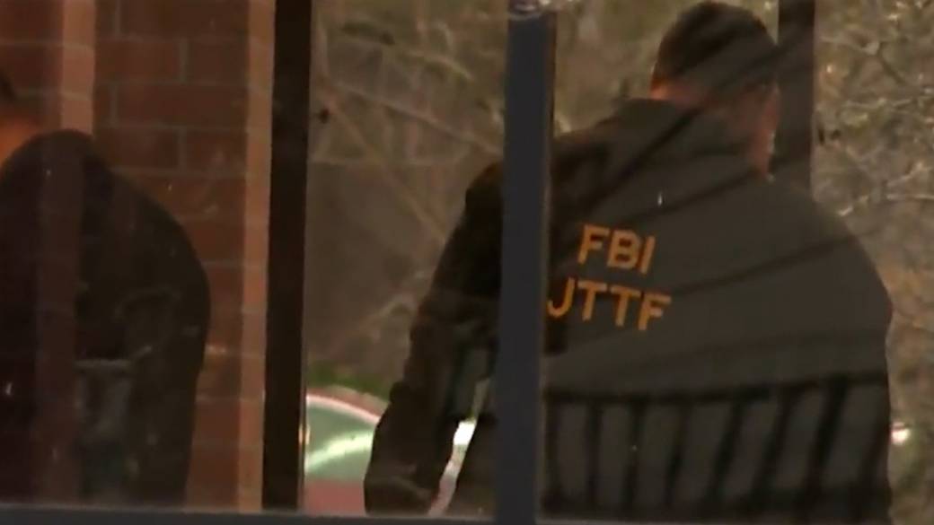 Click to play video: 'Federal immigration officers shoot and wound 2 people in Portland, Oregon, authorities say'