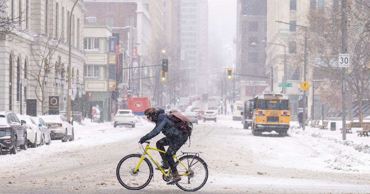 Snow snarls Montreal traffic as crews struggle to clear streets after temperature drop - CTV News