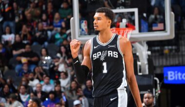 Victor Wembanyama exits game vs. Knicks with left knee hyperextension