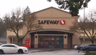 Suspect arrested after stabbing at Safeway in Southeast Portland