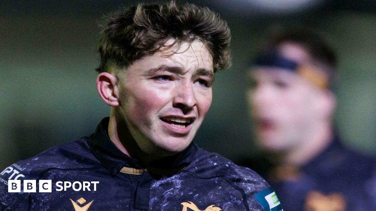 Dan Edwards in action for Ospreys