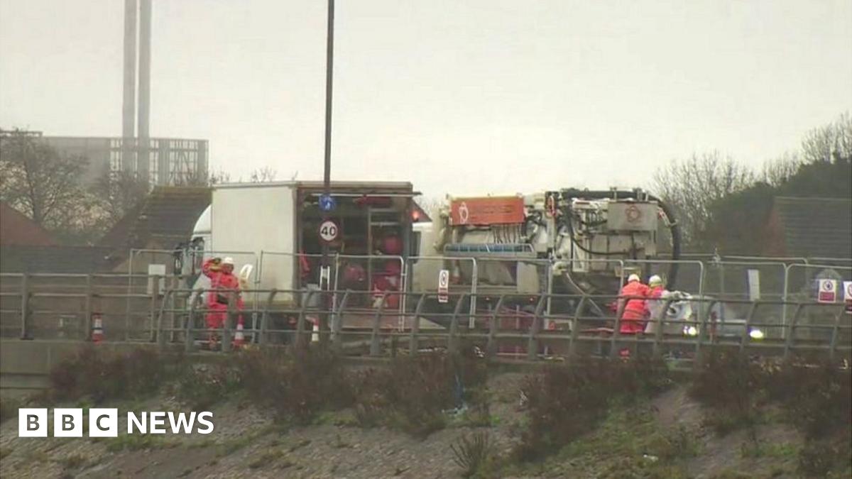 Eastern Road works - workmen in orange clothing working to repair the sewers