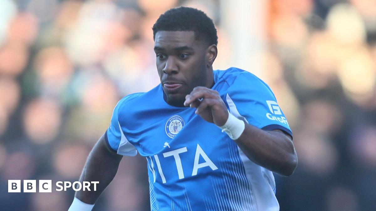 Jayden Fevrier in action for Stockport County.