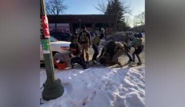 Border Patrol agents involved in shooting of Alex Pretti were wearing body cameras, DHS says