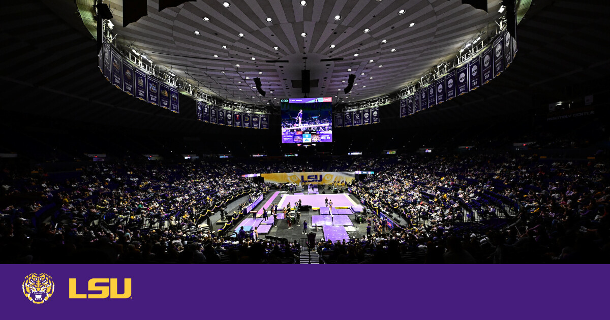 Gymnastics Kicks Off 2026 Season At Open Mike Night Showcase – LSU