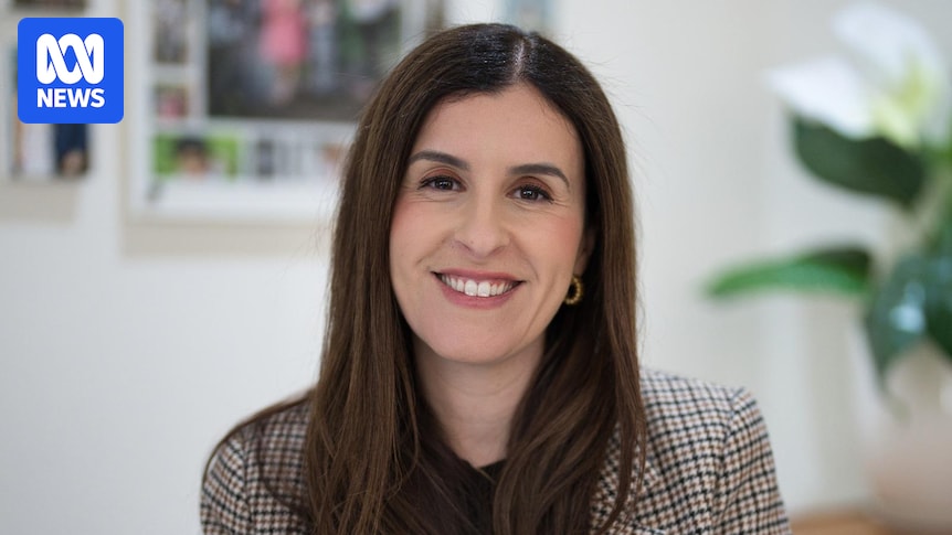 Authors withdraw from Adelaide Writers' Week after Randa Abdel-Fattah axed for 'cultural sensitivity'