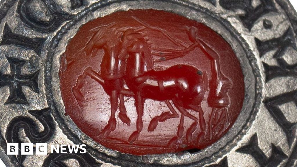 Gosfield detectorist finds unusual medieval and Roman seal matrix