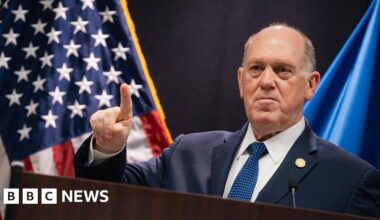 Agents in Minneapolis could be pulled back if local officials cooperate, border tsar says - BBC