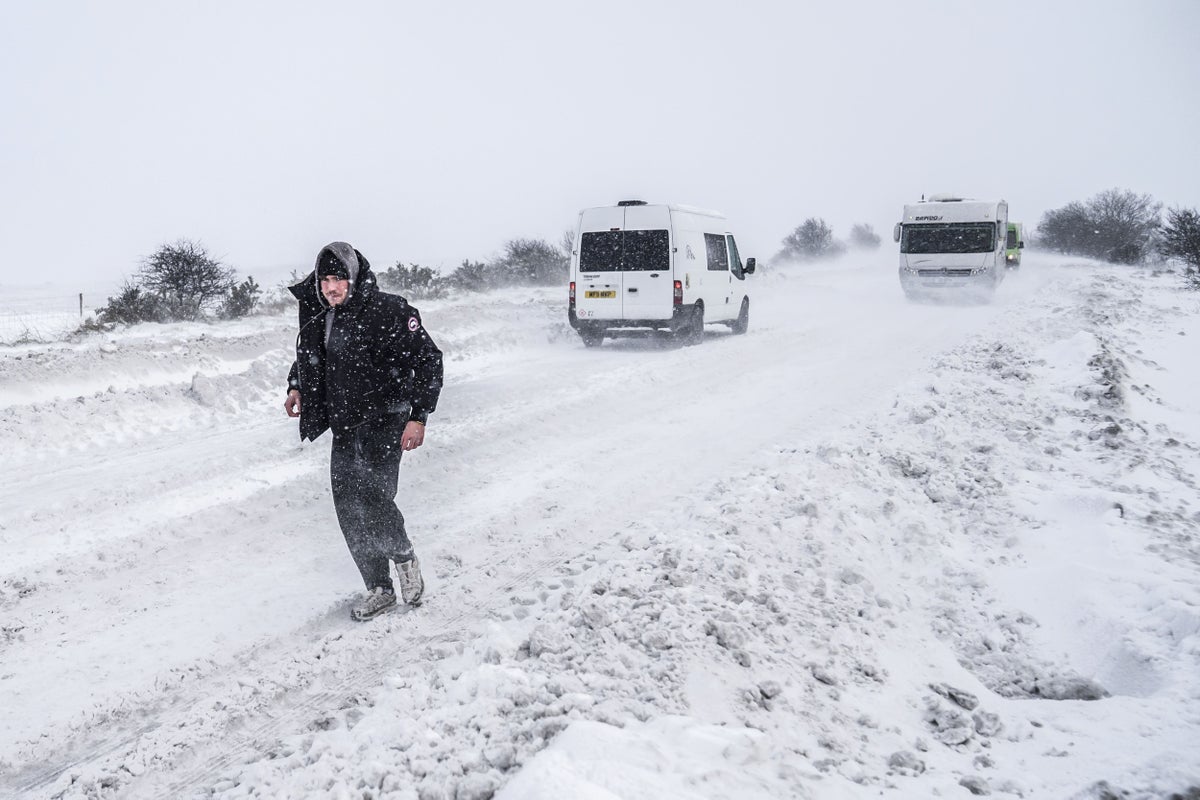 UK weather mapped: Yellow warnings for snow and ice still in place amid fears of power cuts
