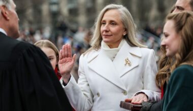 Abigail Spanberger becomes Virginia’s first female governor in historic inauguration