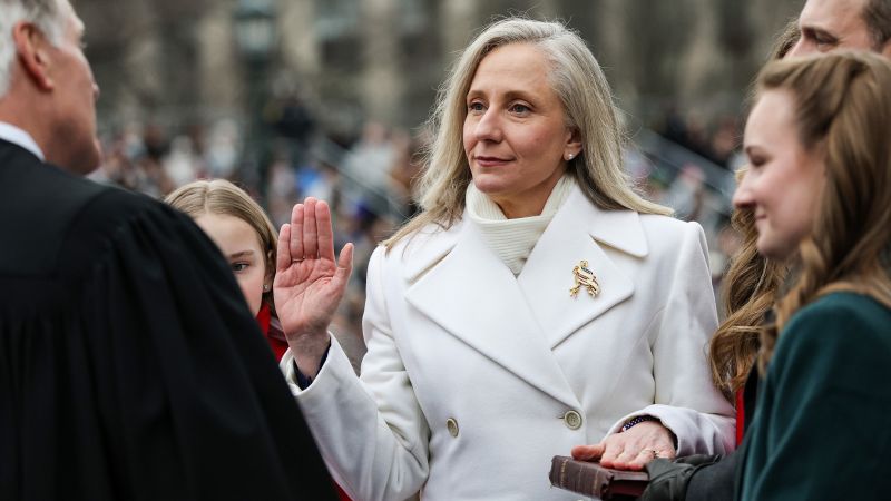 Abigail Spanberger becomes Virginia’s first female governor in historic inauguration