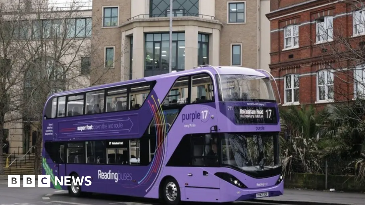 Image of a Purple 17 Reading Bus