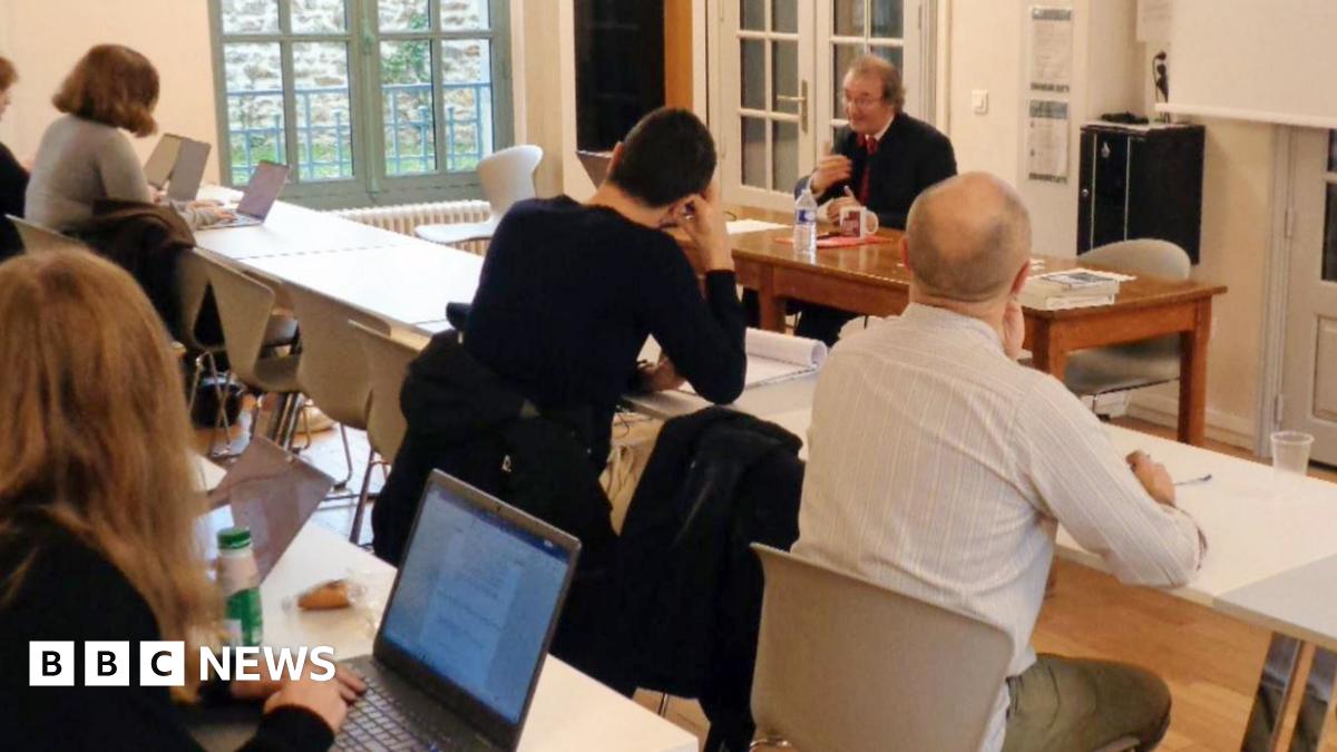 Students listening to a lecturer on the spy course at Sciences Po Saint-Germain university